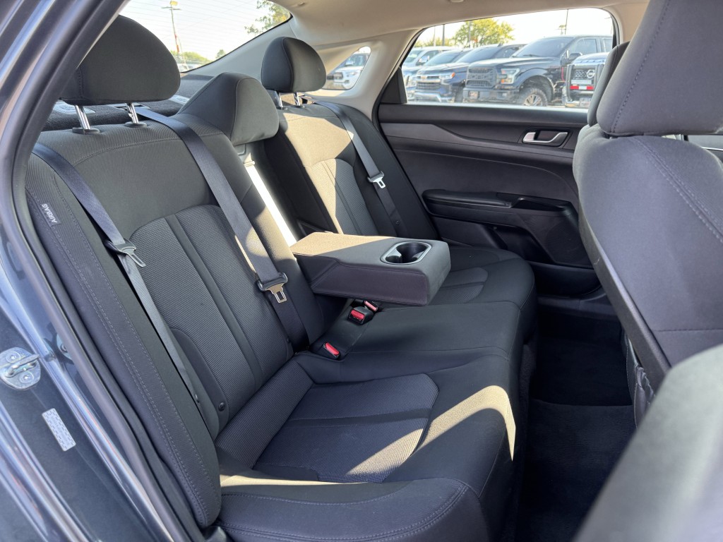 2023 Kia K5 Image 30