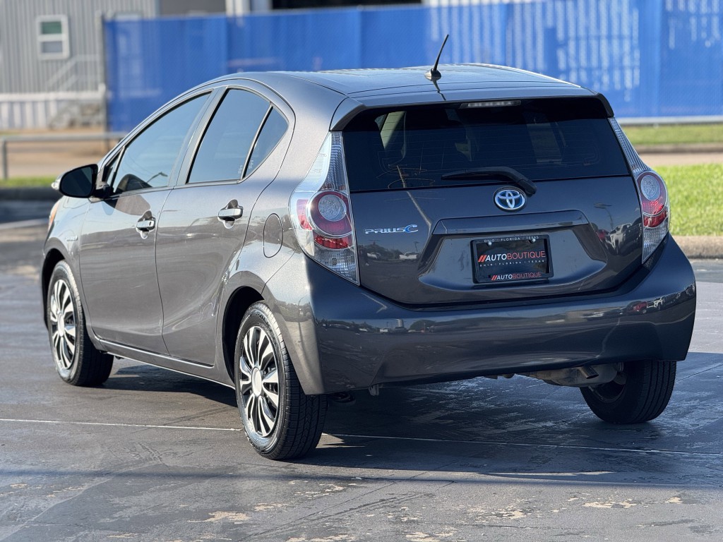 2014 Toyota Prius Image 8