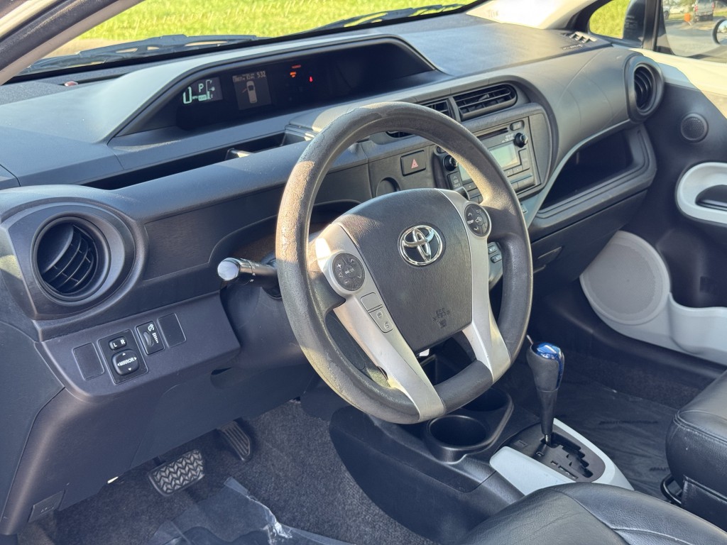 2014 Toyota Prius Image 10