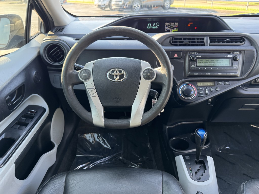 2014 Toyota Prius Image 12