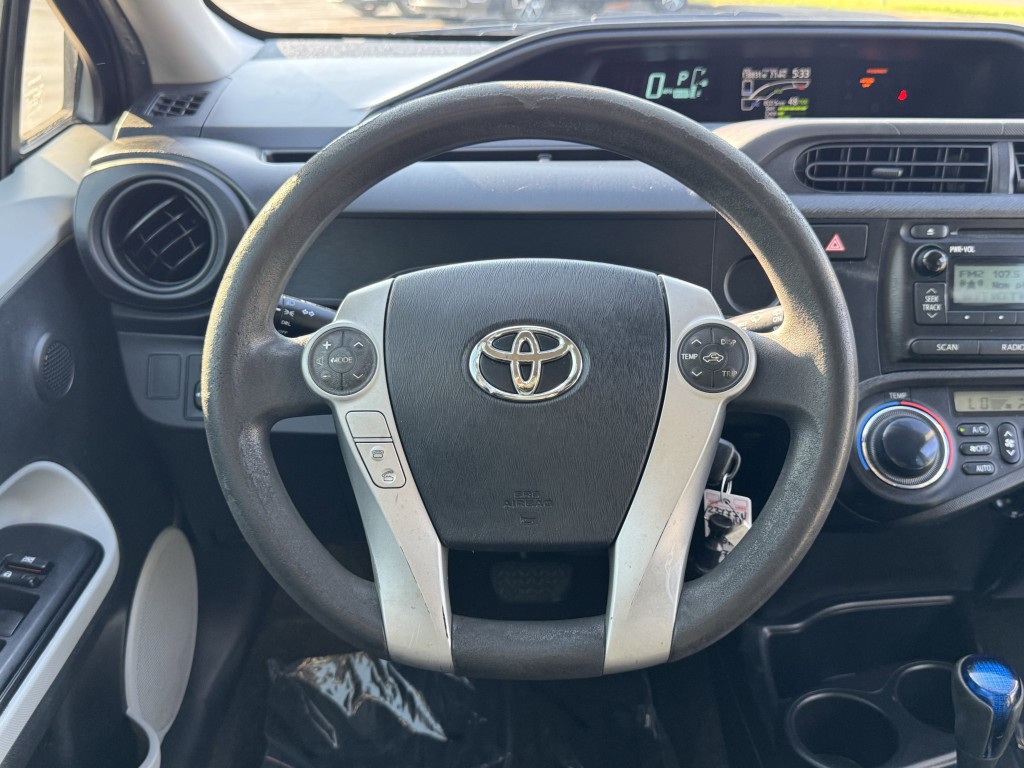 2014 Toyota Prius Image 13