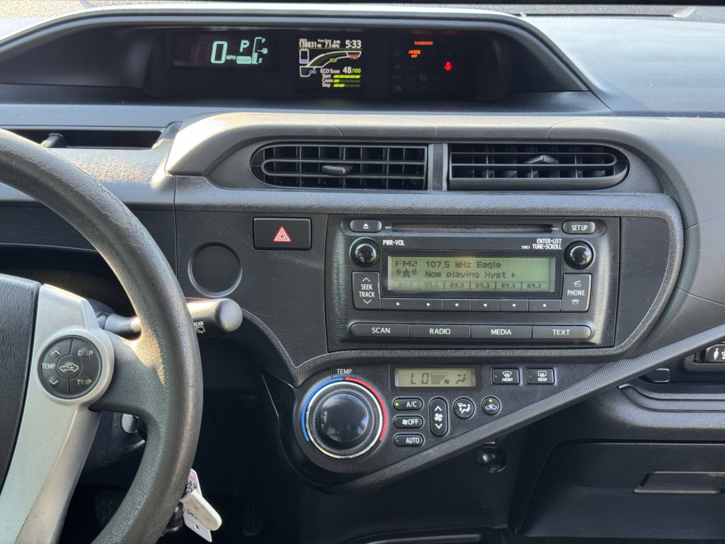 2014 Toyota Prius Image 14