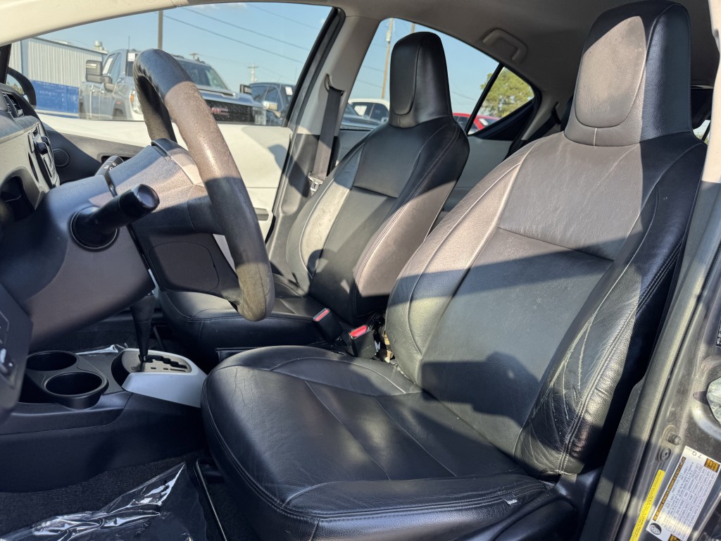 2014 Toyota Prius Image 20