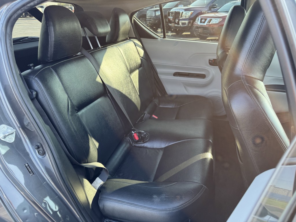 2014 Toyota Prius Image 22