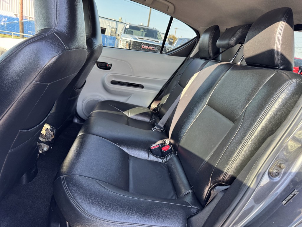 2014 Toyota Prius Image 23