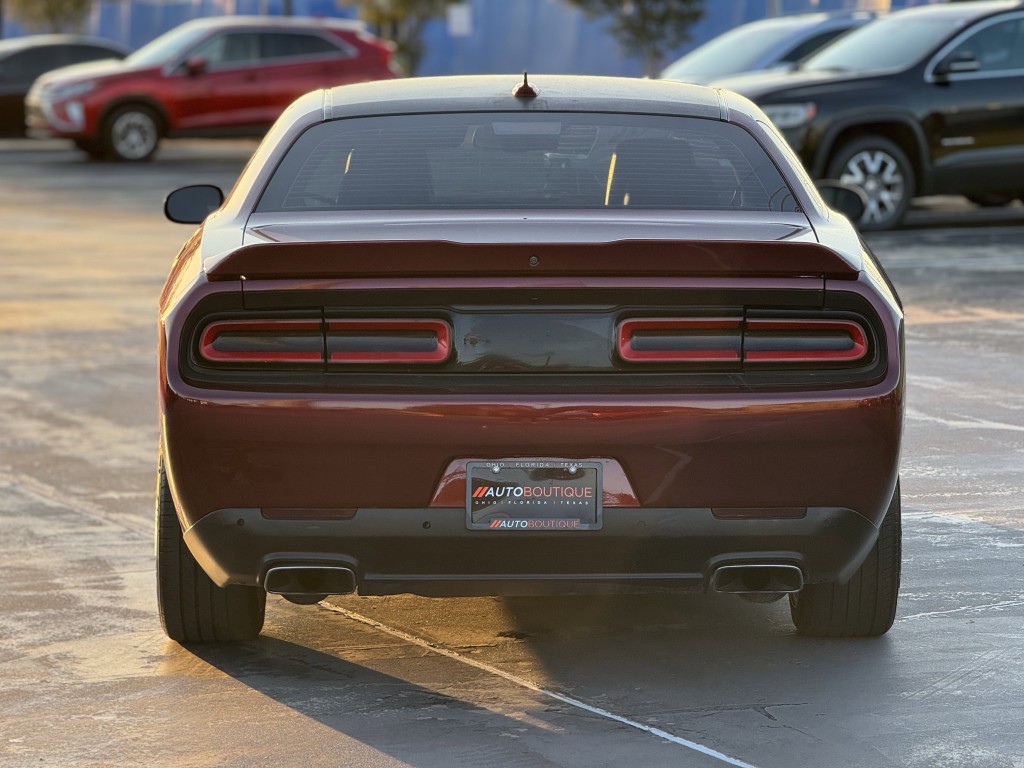 2017 Dodge Challenger Image 8