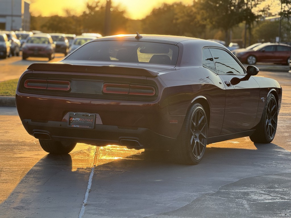2017 Dodge Challenger Image 9