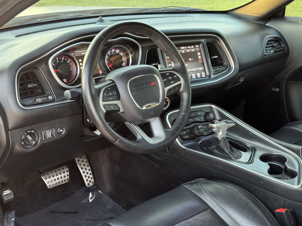 2017 Dodge Challenger Image 12
