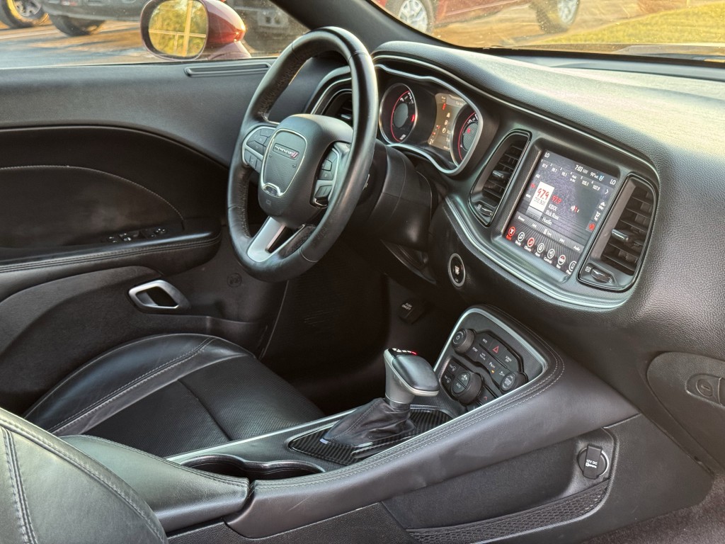 2017 Dodge Challenger Image 13