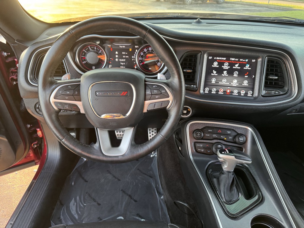 2017 Dodge Challenger Image 14