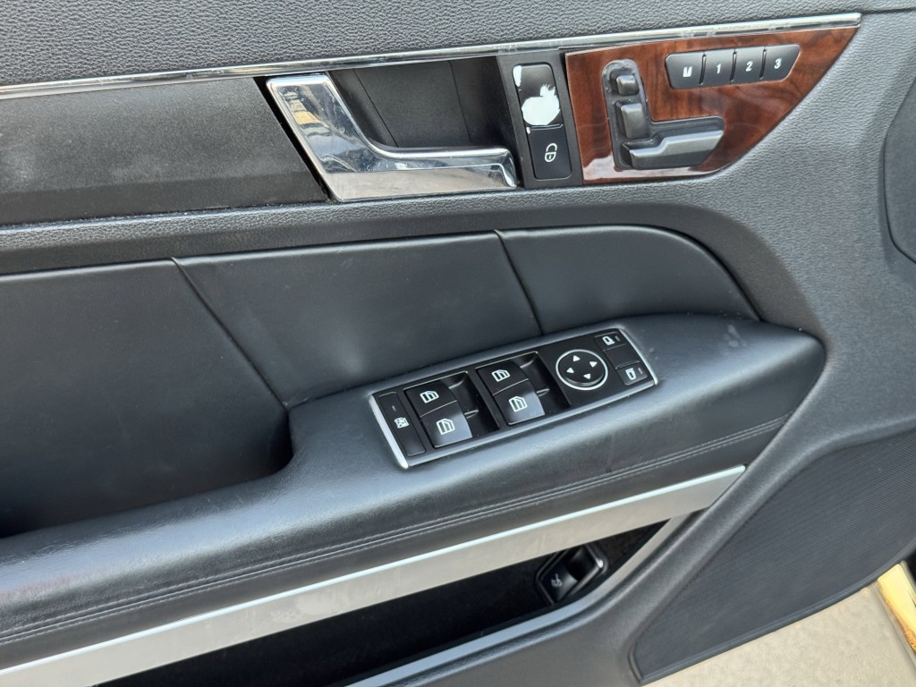 2011 Mercedes-Benz E-Class Image 28