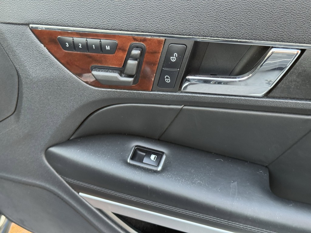 2011 Mercedes-Benz E-Class Image 30