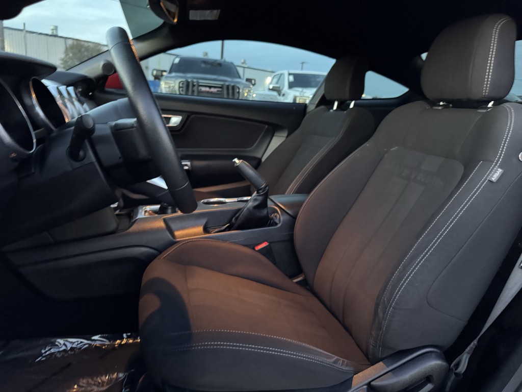 2019 Ford Mustang Image 18