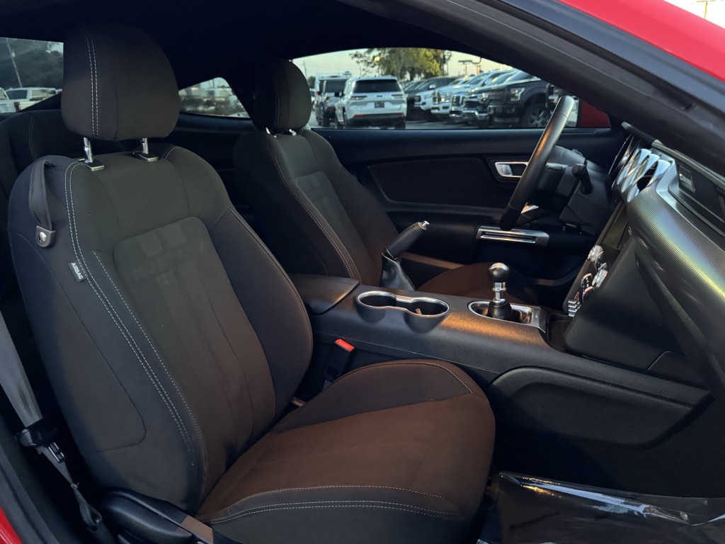 2019 Ford Mustang Image 19