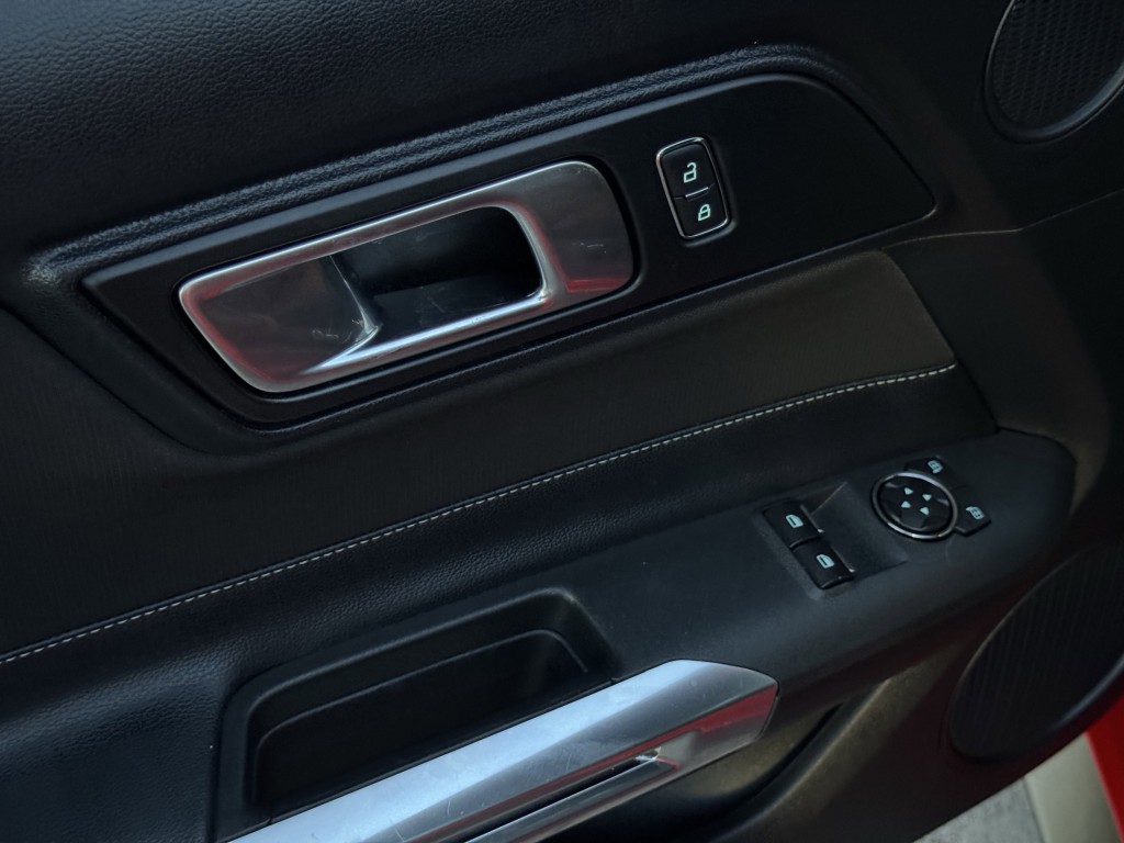 2019 Ford Mustang Image 21