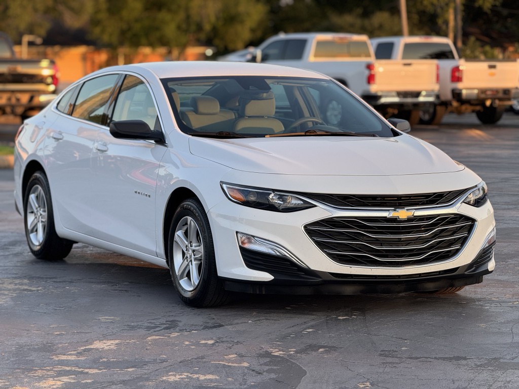 2023 Chevrolet Malibu Image 3