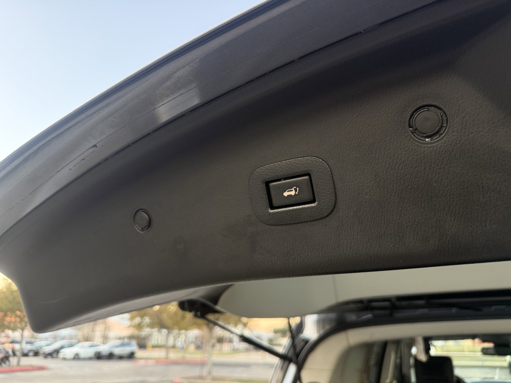 2017 Nissan Armada Image 37