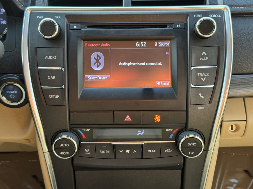 2015 Toyota Camry Image 16