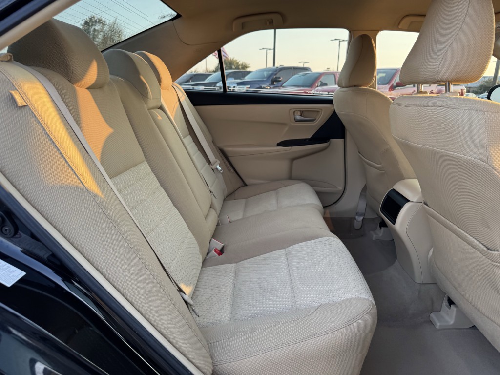 2015 Toyota Camry Image 21