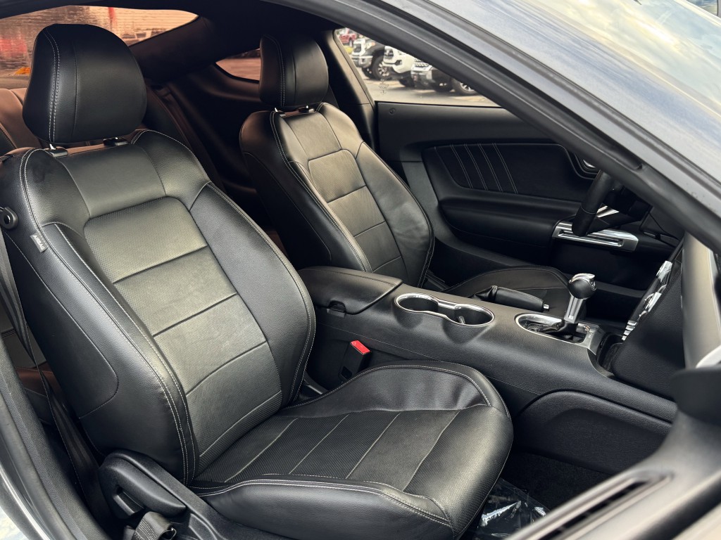 2018 Ford Mustang Image 22