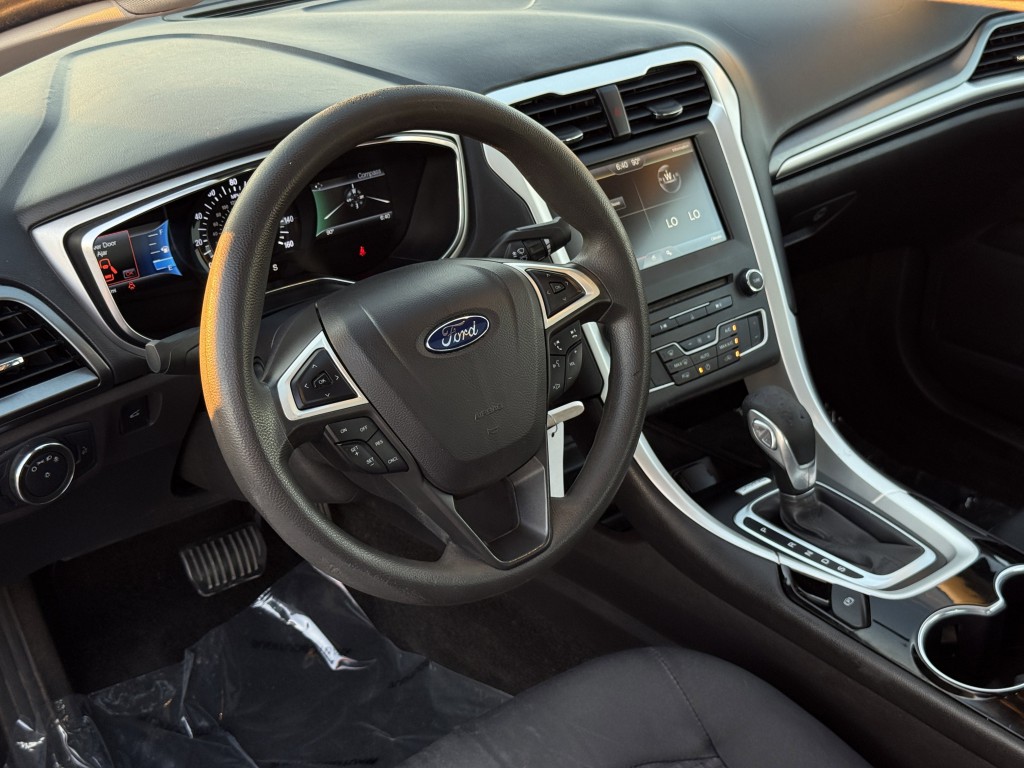 2016 Ford Fusion Image 12