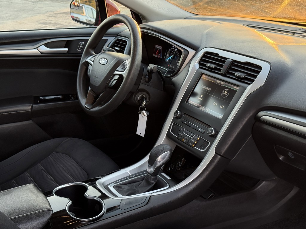 2016 Ford Fusion Image 13