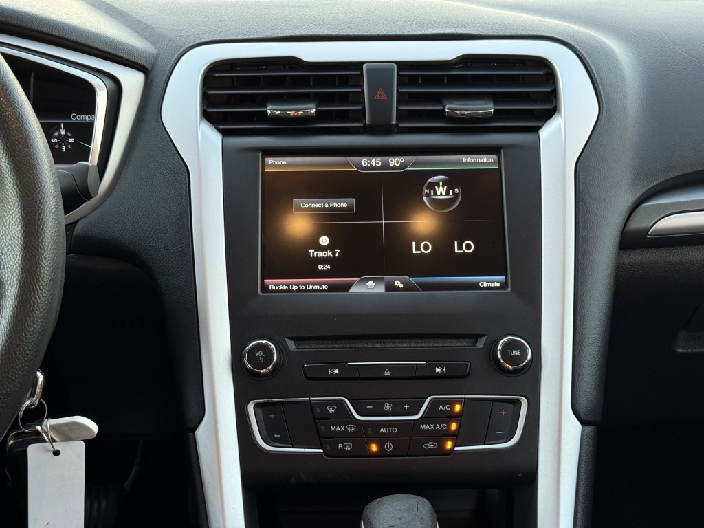 2016 Ford Fusion Image 19