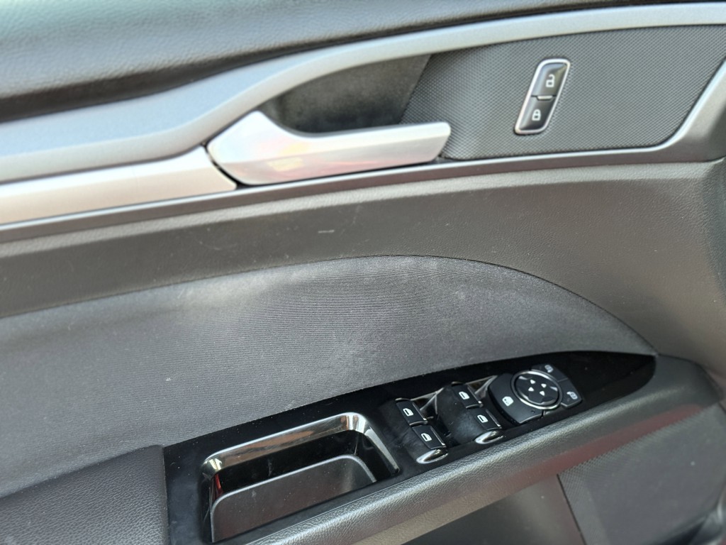 2016 Ford Fusion Image 21