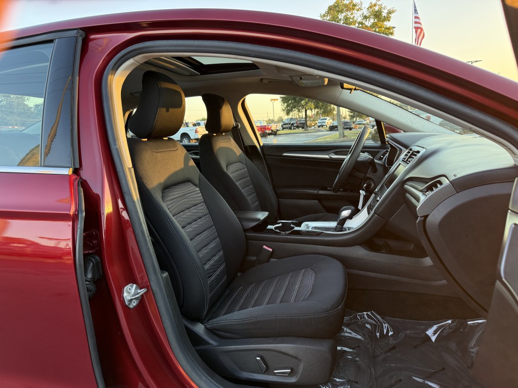 2016 Ford Fusion Image 23