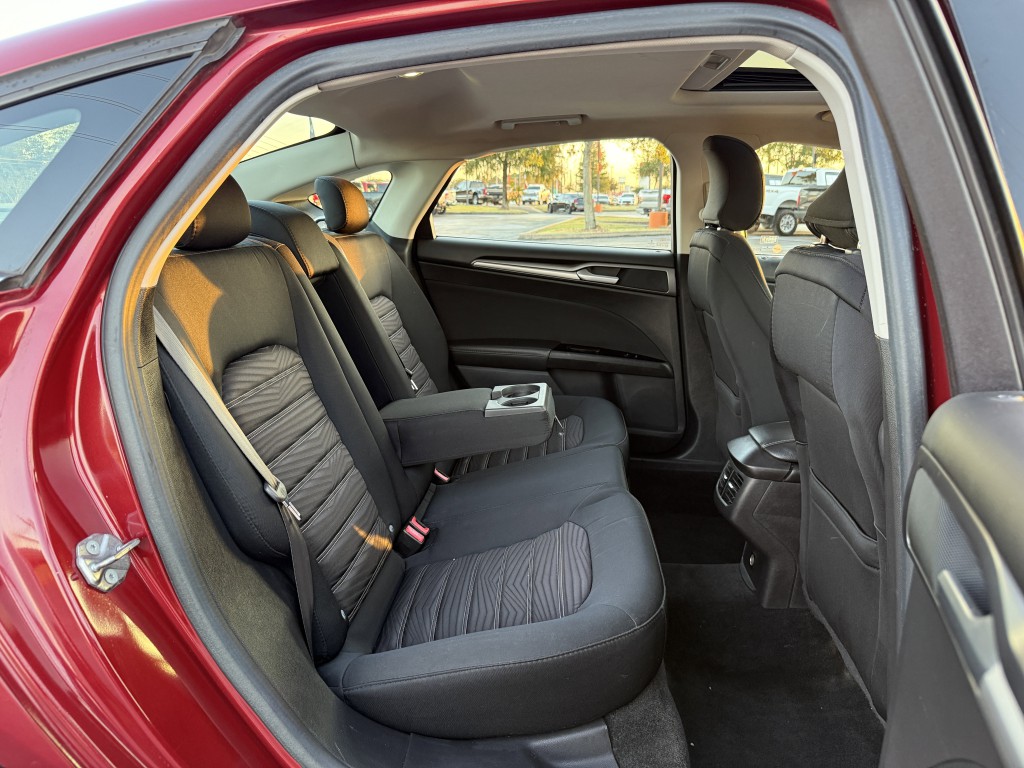 2016 Ford Fusion Image 24