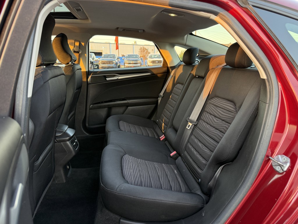 2016 Ford Fusion Image 25