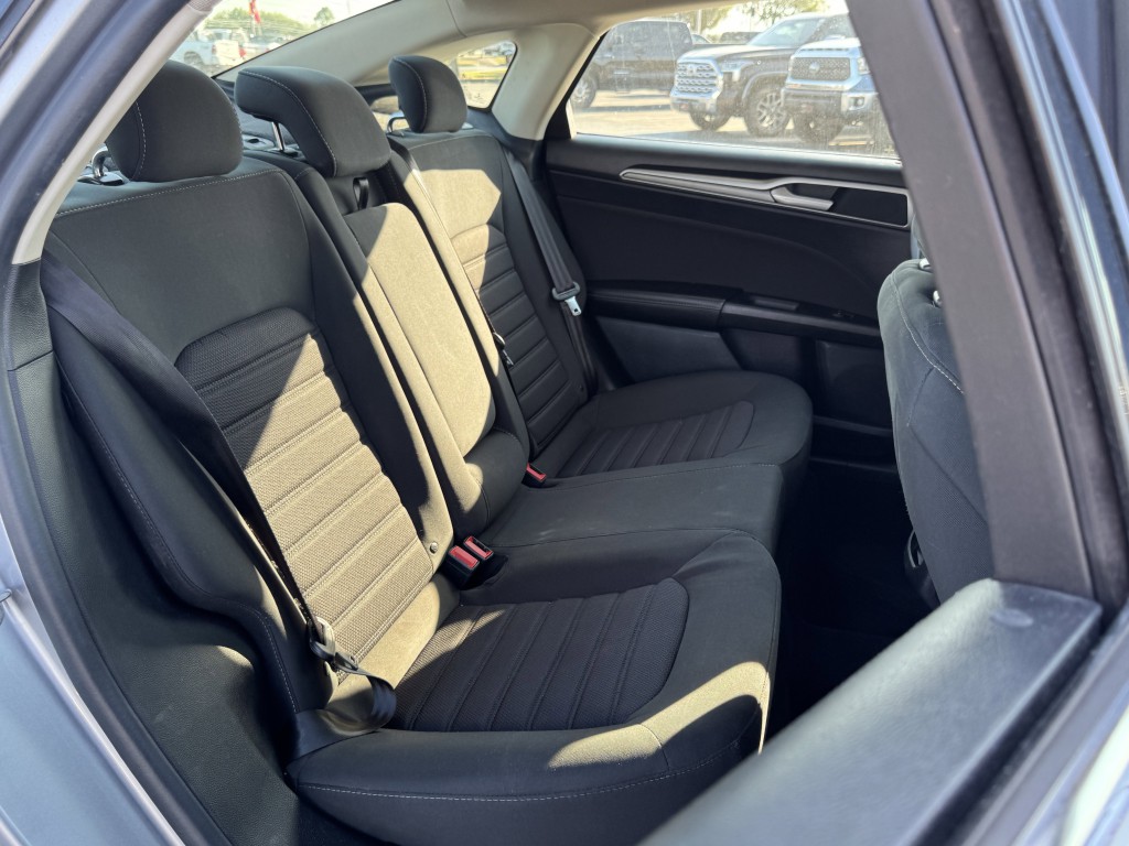 2020 Ford Fusion Image 24