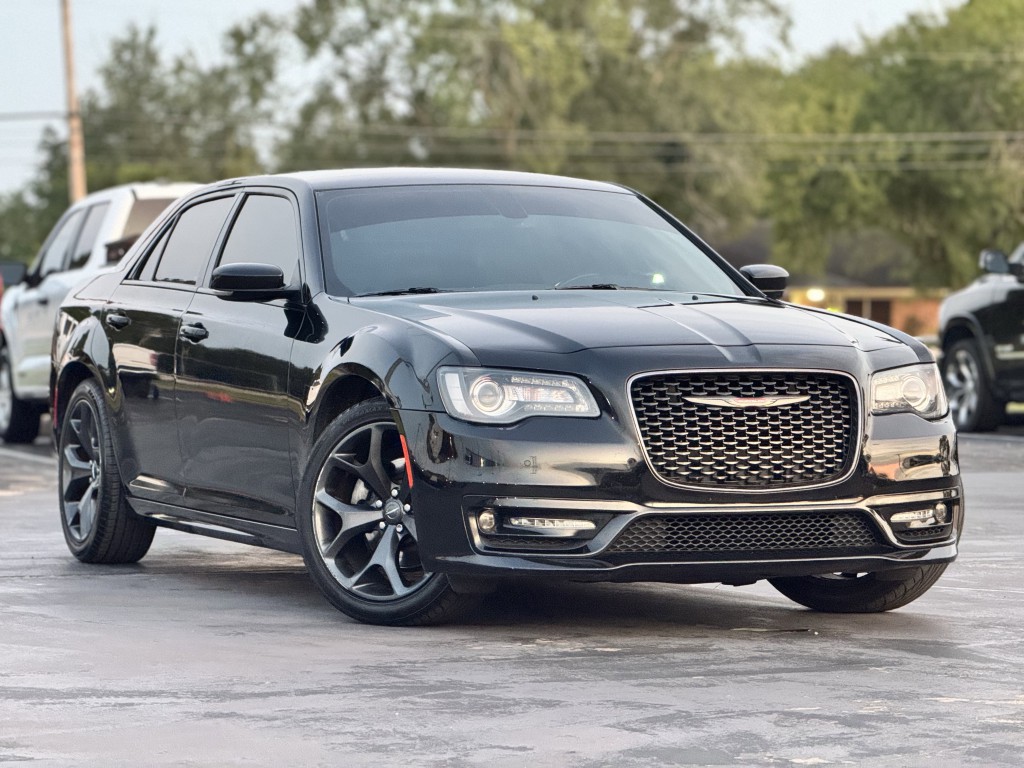 2021 Chrysler 300 Image 3