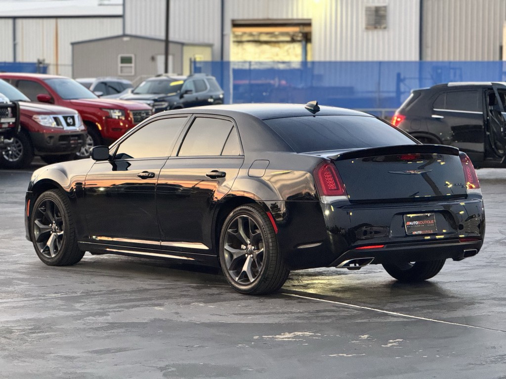 2021 Chrysler 300 Image 9