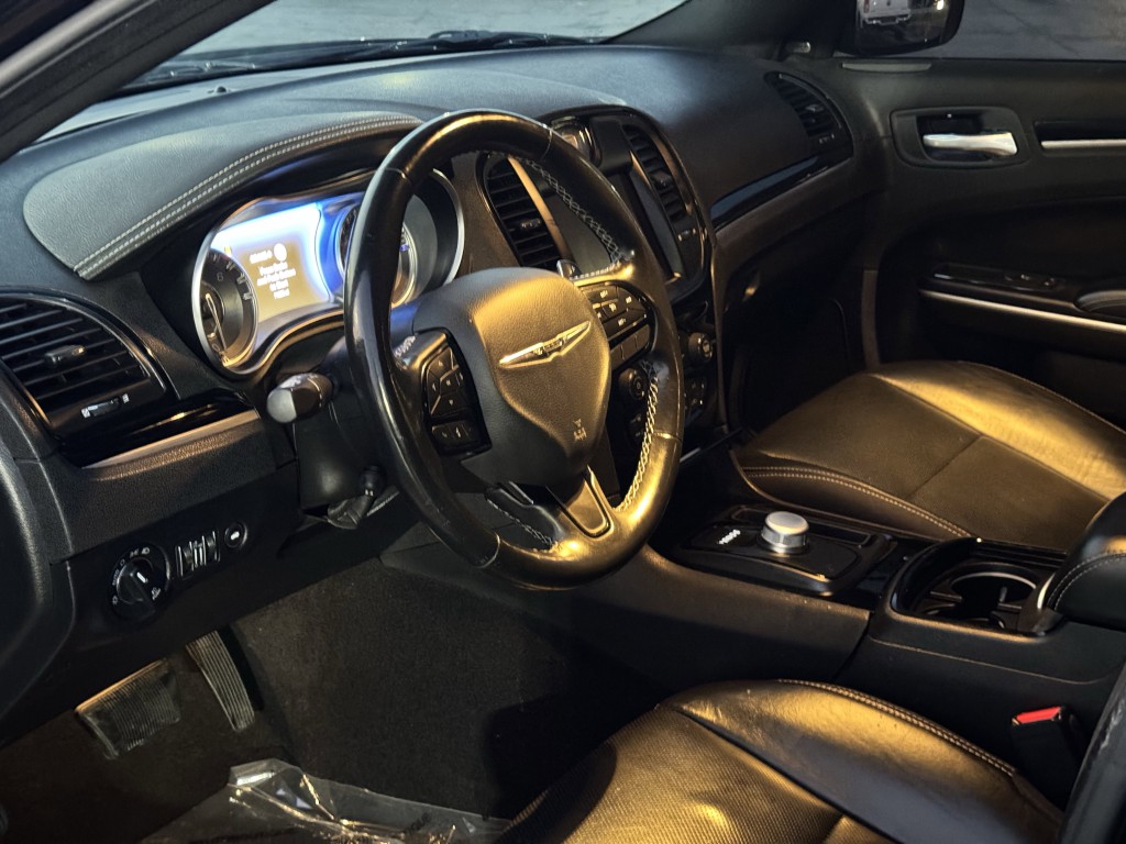2021 Chrysler 300 Image 12