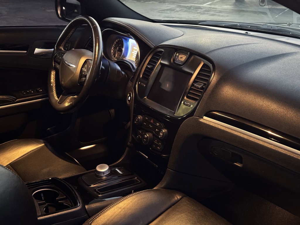 2021 Chrysler 300 Image 13