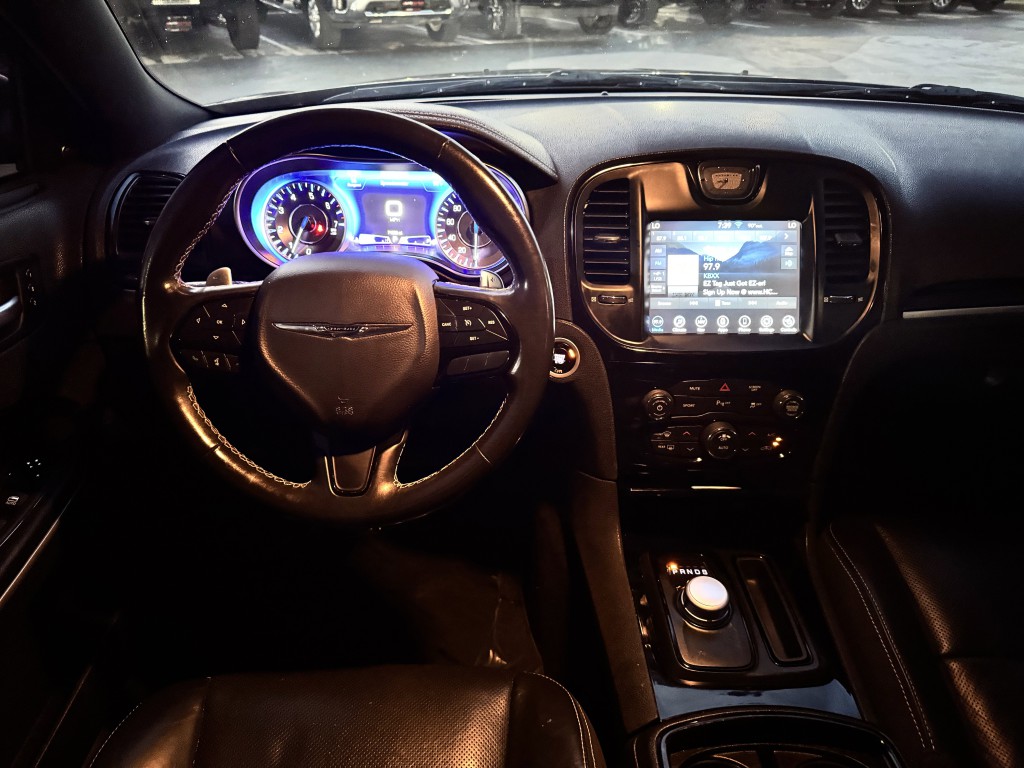 2021 Chrysler 300 Image 14
