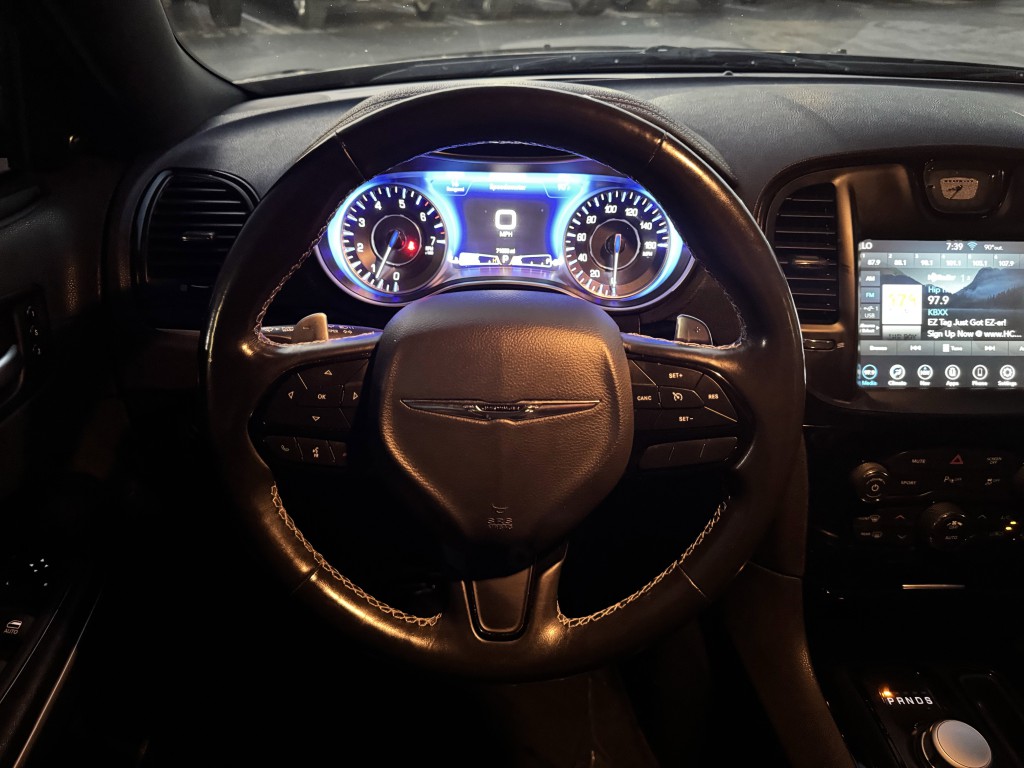 2021 Chrysler 300 Image 15
