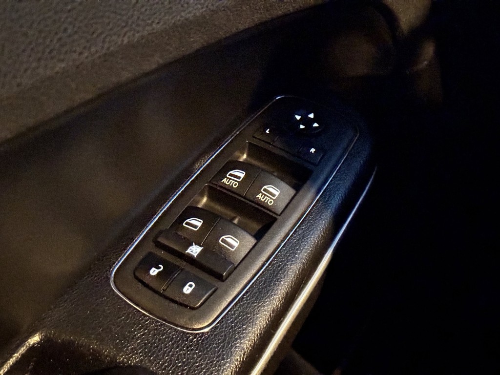 2021 Chrysler 300 Image 22
