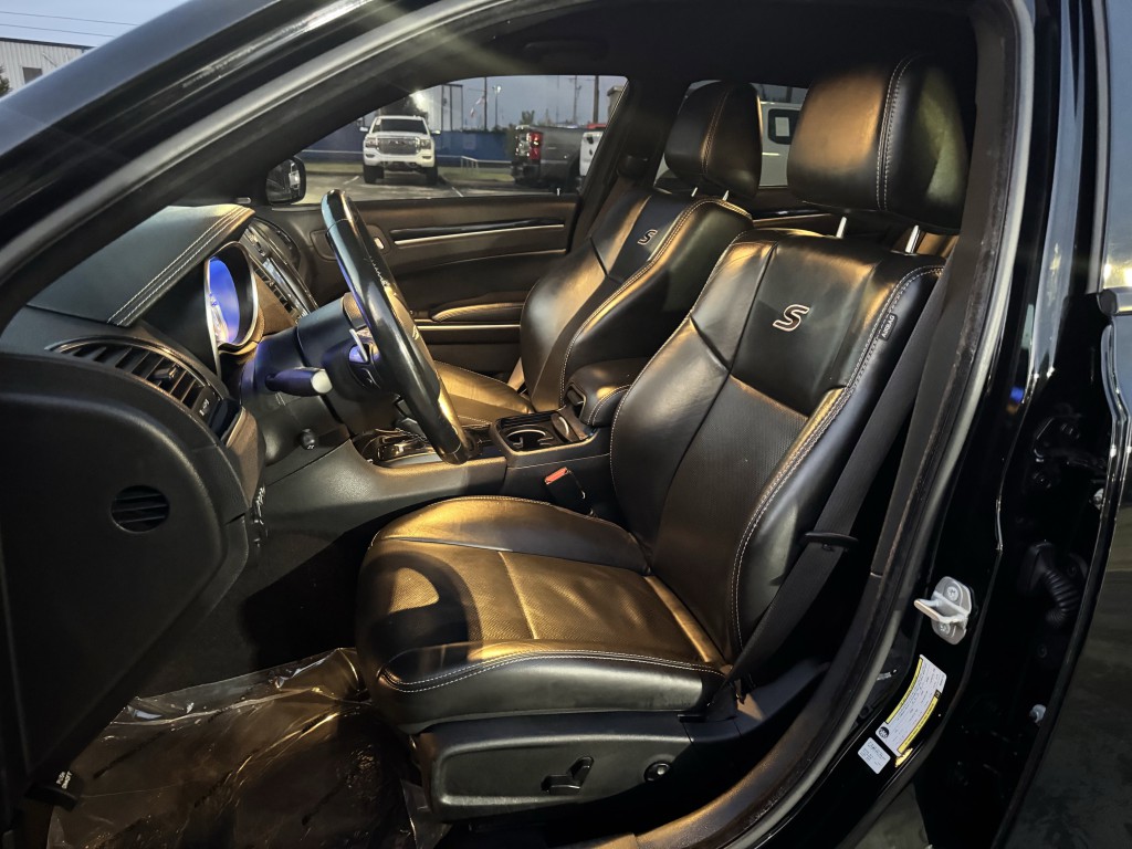2021 Chrysler 300 Image 24