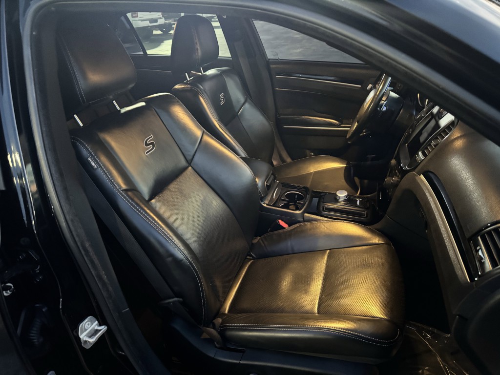 2021 Chrysler 300 Image 25