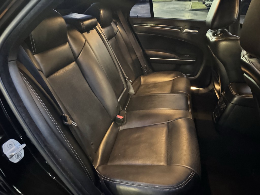 2021 Chrysler 300 Image 26