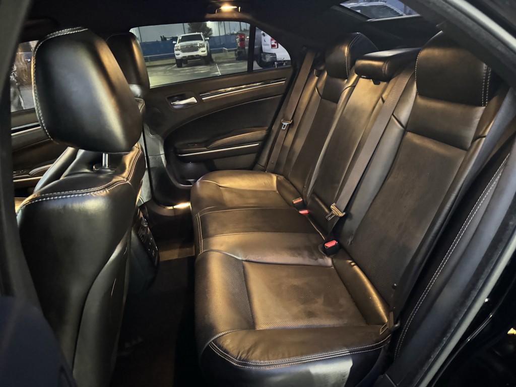 2021 Chrysler 300 Image 27