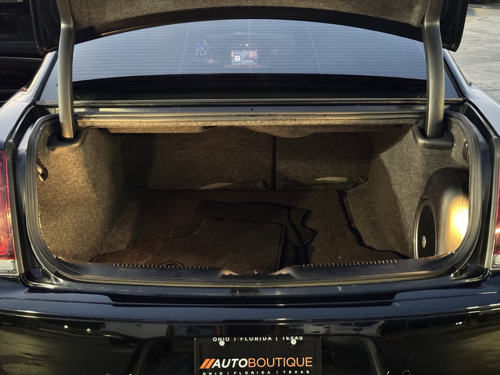 2021 Chrysler 300 Image 28