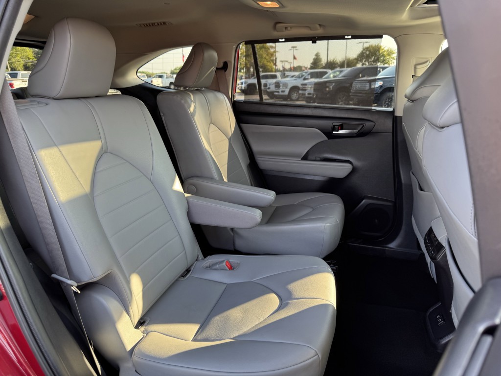 2021 Toyota Highlander Image 21