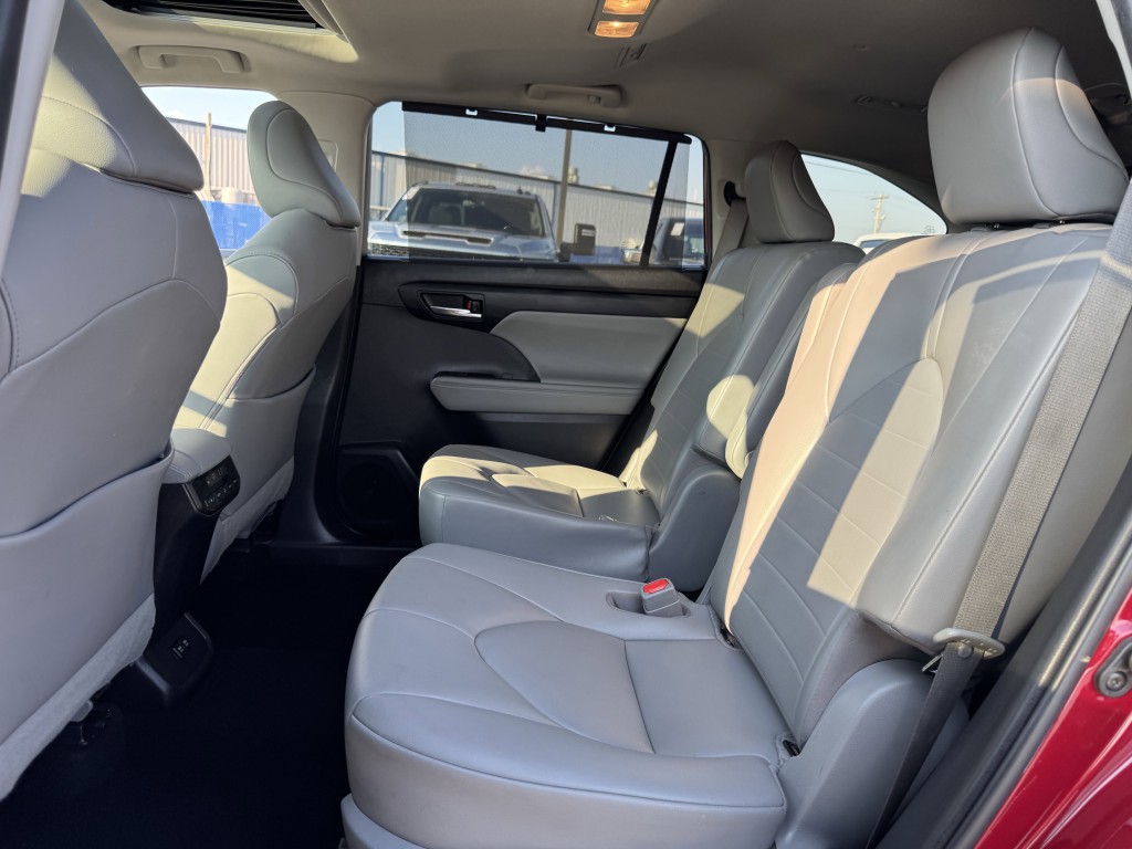 2021 Toyota Highlander Image 24