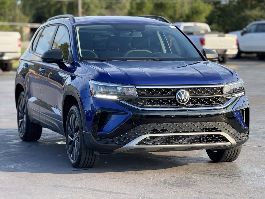 2022 Volkswagen Taos Image 3