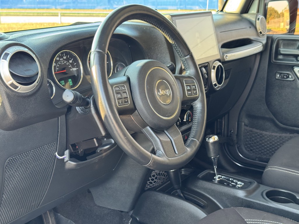 2016 Jeep Wrangler Image 12