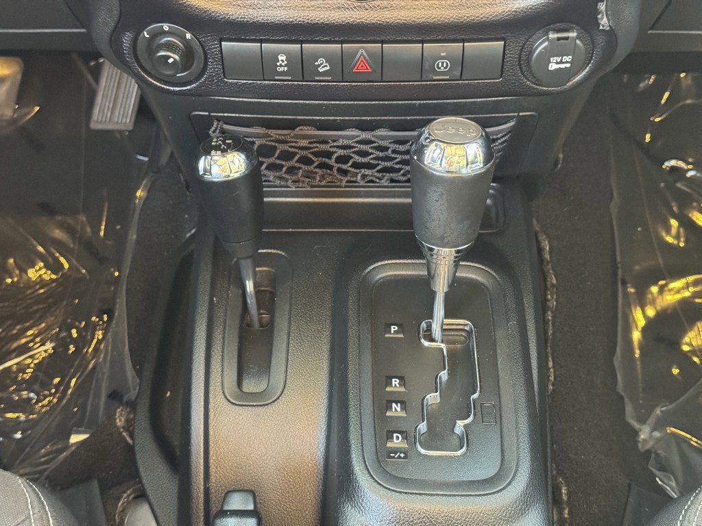 2016 Jeep Wrangler Image 18