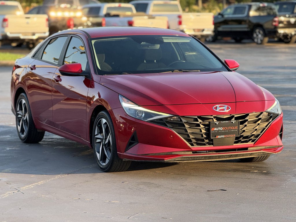 2023 Hyundai Elantra Image 3